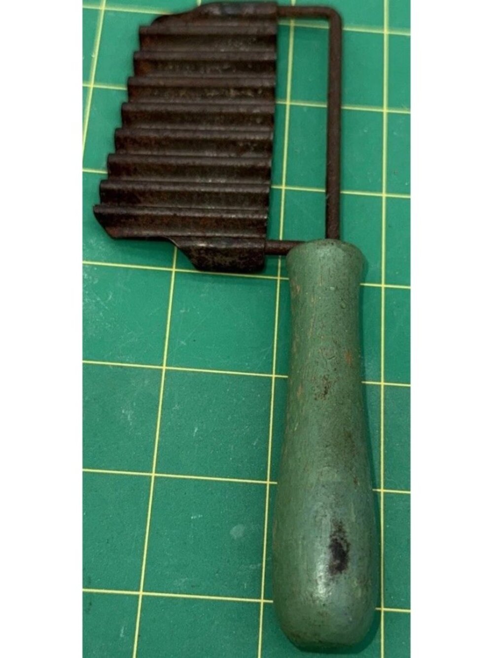 Vintage Crinkle Cut Potato Vegetable Fry Slicer Green Wooden Handle
